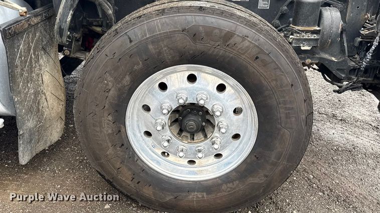 image for item EC4571 2006 Kenworth T800 dump truck