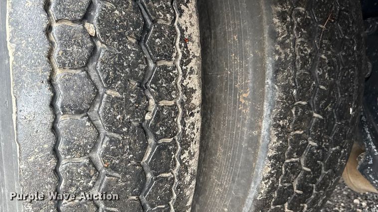 image for item EC4571 2006 Kenworth T800 dump truck