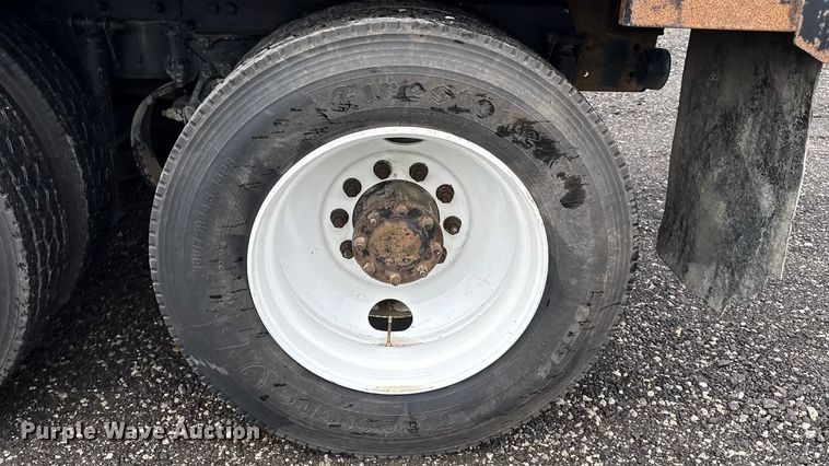 image for item EC4571 2006 Kenworth T800 dump truck