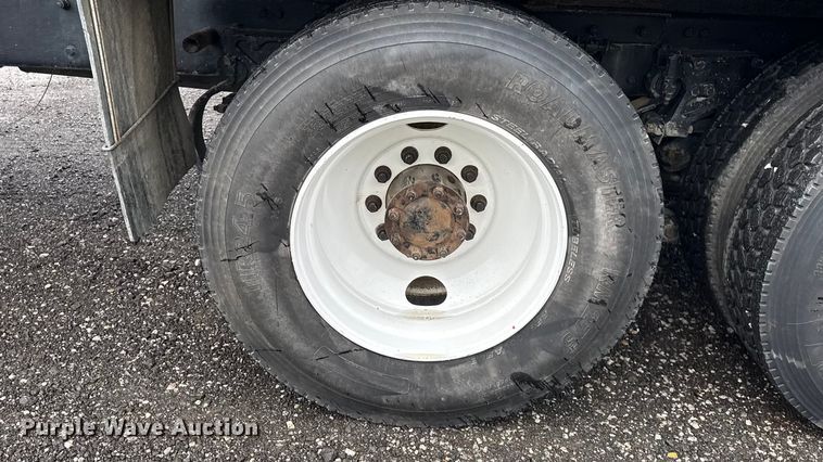 image for item EC4571 2006 Kenworth T800 dump truck