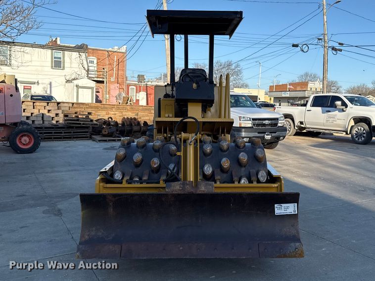 image for item EC4572 1996 Caterpillar CP-433C single drum vibratory roller