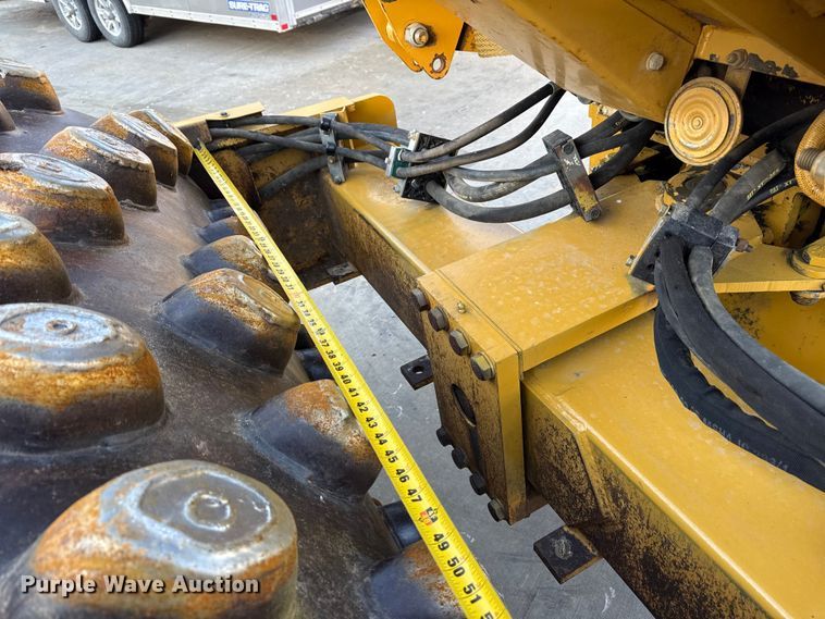image for item EC4572 1996 Caterpillar CP-433C single drum vibratory roller