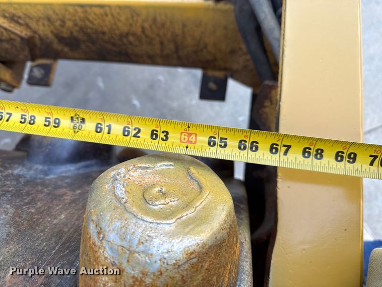 image for item EC4572 1996 Caterpillar CP-433C single drum vibratory roller