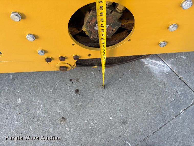 image for item EC4572 1996 Caterpillar CP-433C single drum vibratory roller