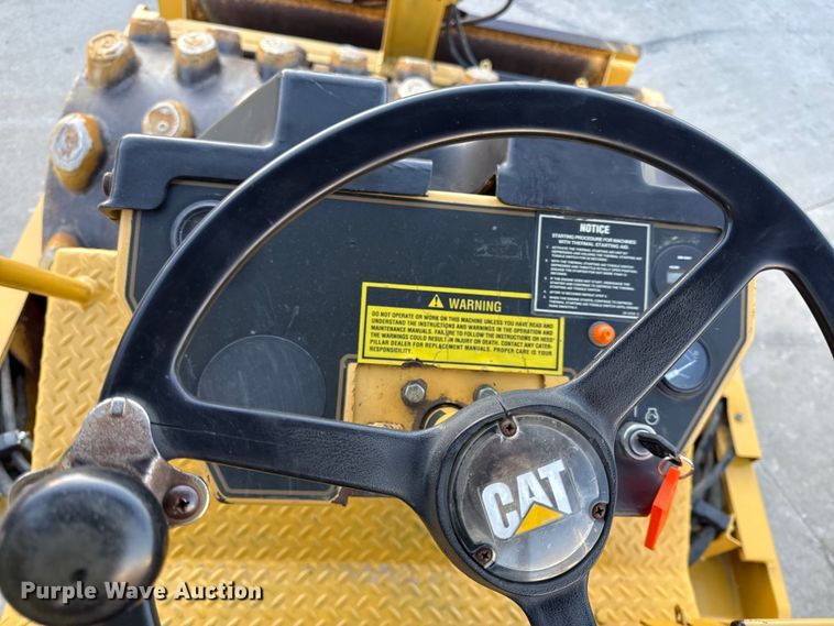 image for item EC4572 1996 Caterpillar CP-433C single drum vibratory roller