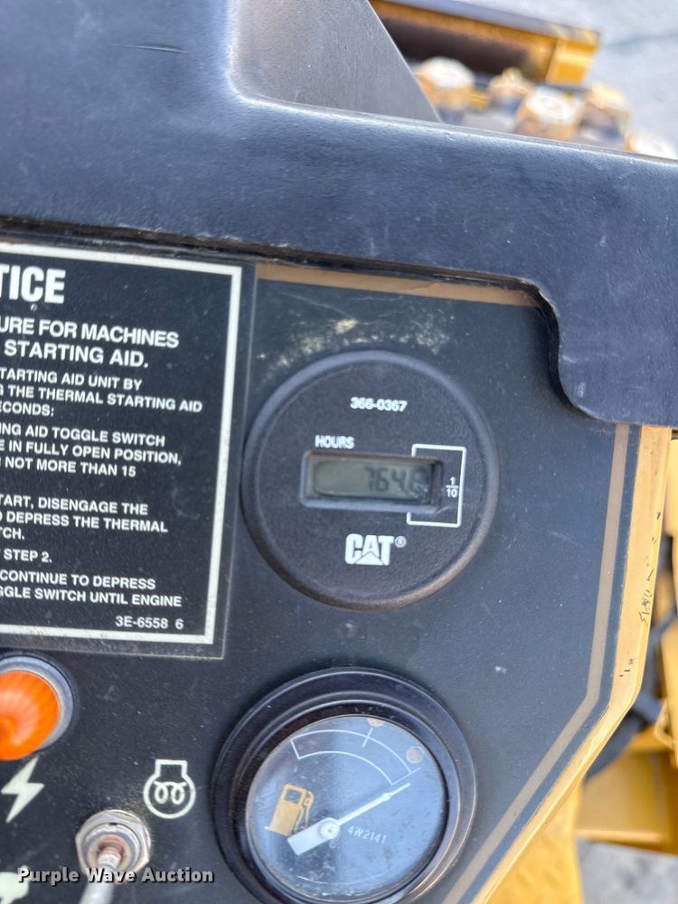 image for item EC4572 1996 Caterpillar CP-433C single drum vibratory roller