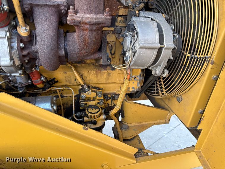 image for item EC4572 1996 Caterpillar CP-433C single drum vibratory roller