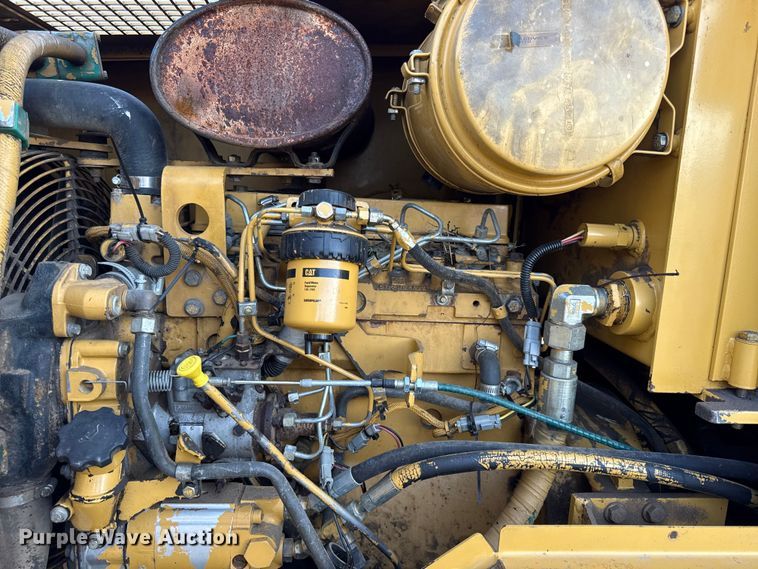 image for item EC4572 1996 Caterpillar CP-433C single drum vibratory roller