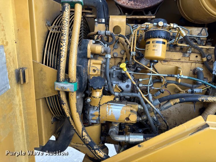 image for item EC4572 1996 Caterpillar CP-433C single drum vibratory roller