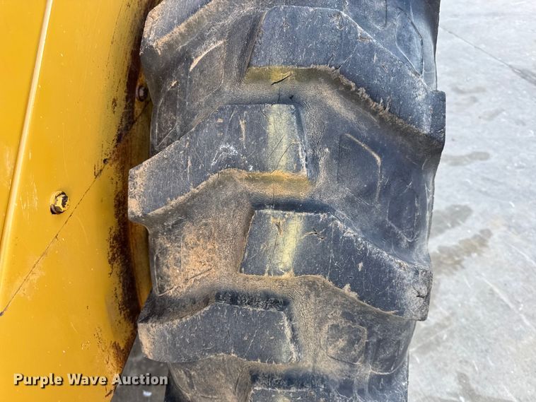 image for item EC4572 1996 Caterpillar CP-433C single drum vibratory roller