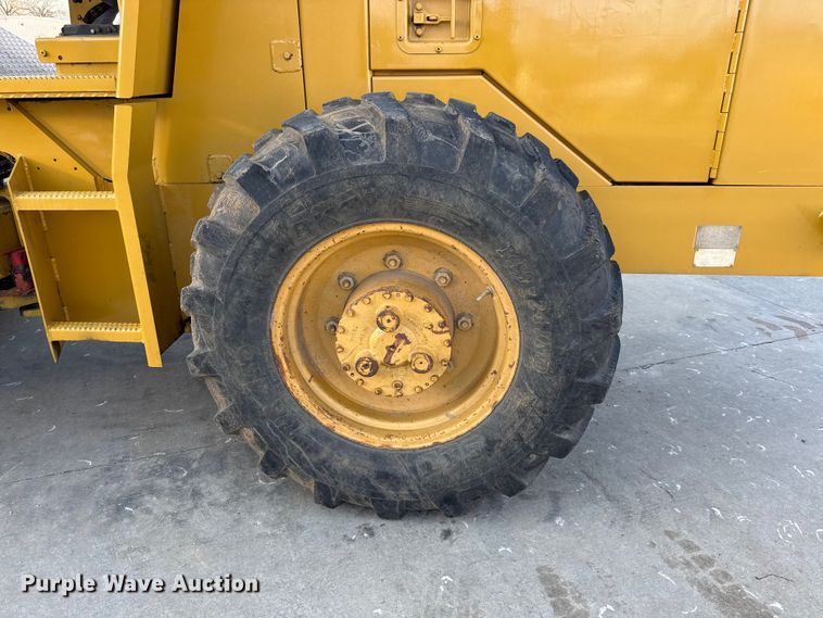 image for item EC4572 1996 Caterpillar CP-433C single drum vibratory roller