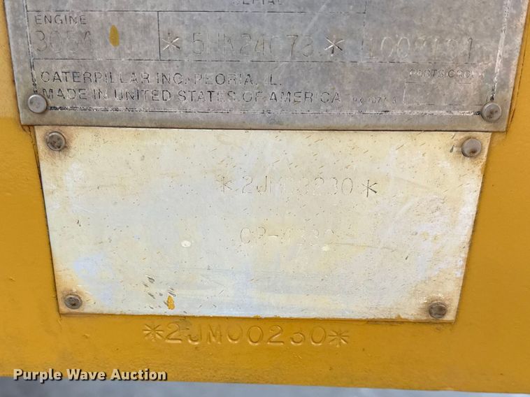 image for item EC4572 1996 Caterpillar CP-433C single drum vibratory roller