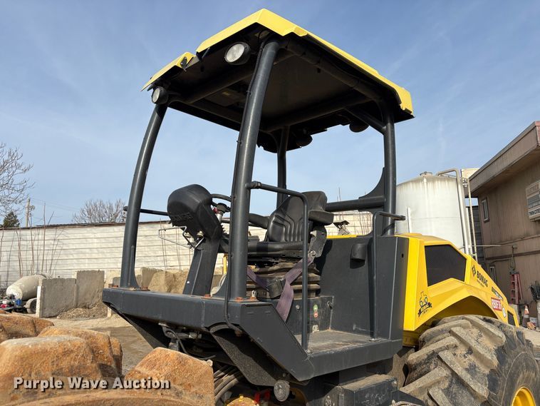 image for item EC8230 2017 Bomag BW 211 PD-5 single drum vibratory roller