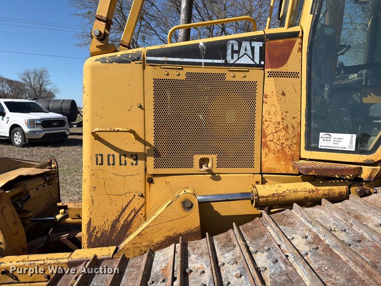 image for item ED5142 2003 Caterpillar D5N dozer