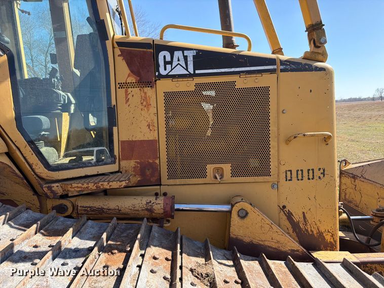 image for item ED5142 2003 Caterpillar D5N dozer