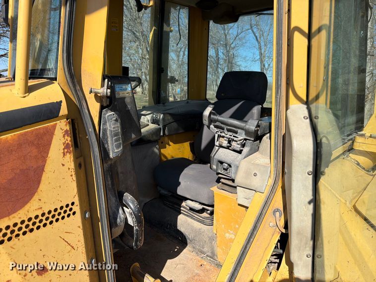 image for item ED5142 2003 Caterpillar D5N dozer