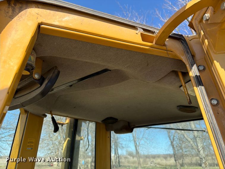 image for item ED5142 2003 Caterpillar D5N dozer