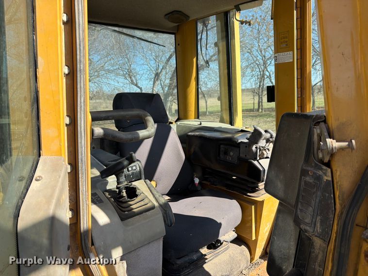 image for item ED5142 2003 Caterpillar D5N dozer