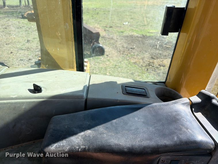 image for item ED5142 2003 Caterpillar D5N dozer