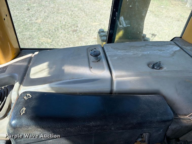 image for item ED5142 2003 Caterpillar D5N dozer