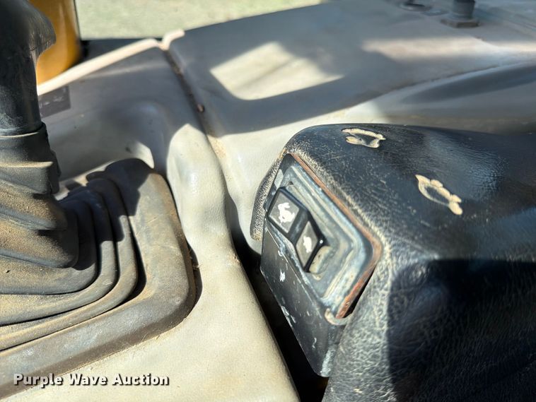 image for item ED5142 2003 Caterpillar D5N dozer