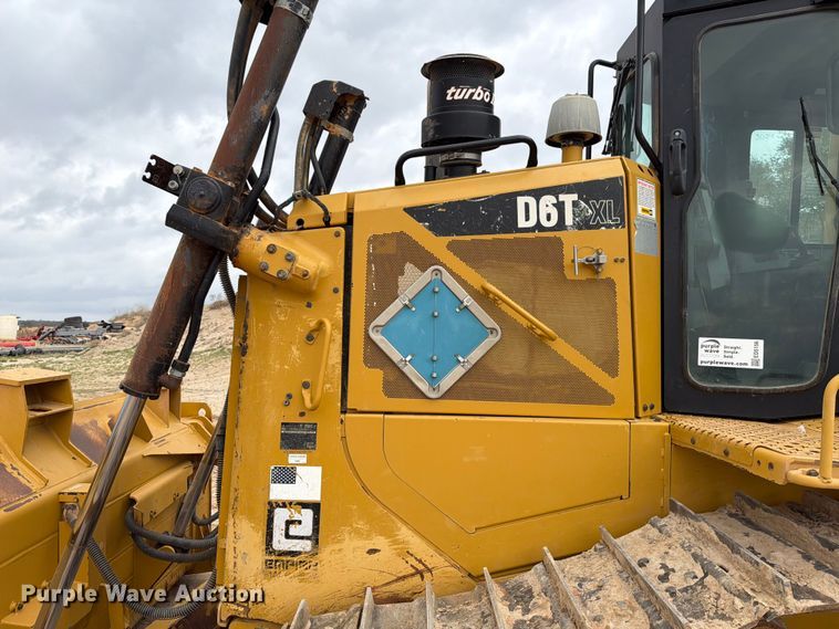 image for item ED5156 2017 Caterpillar D6T XL dozer