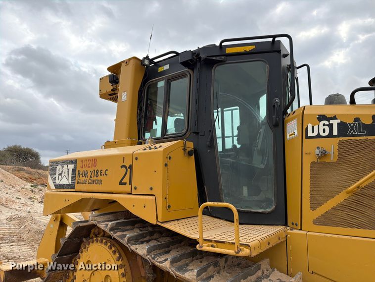 image for item ED5156 2017 Caterpillar D6T XL dozer