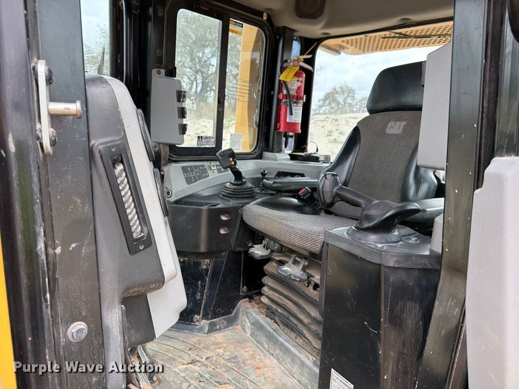 image for item ED5156 2017 Caterpillar D6T XL dozer