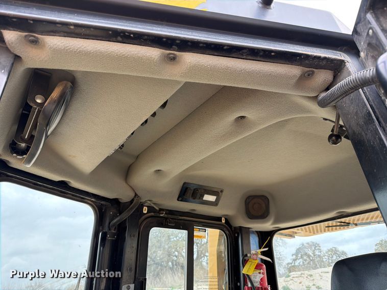 image for item ED5156 2017 Caterpillar D6T XL dozer