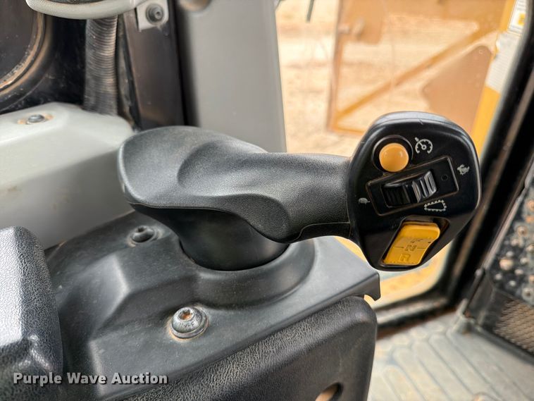 image for item ED5156 2017 Caterpillar D6T XL dozer