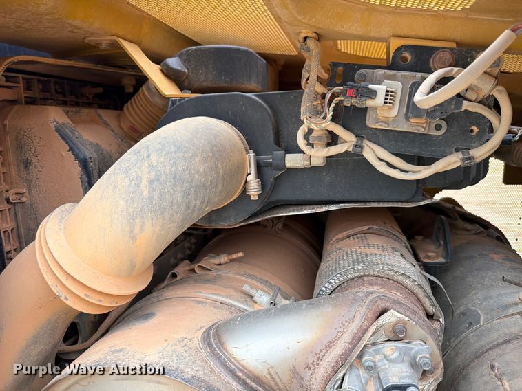 image for item ED5156 2017 Caterpillar D6T XL dozer