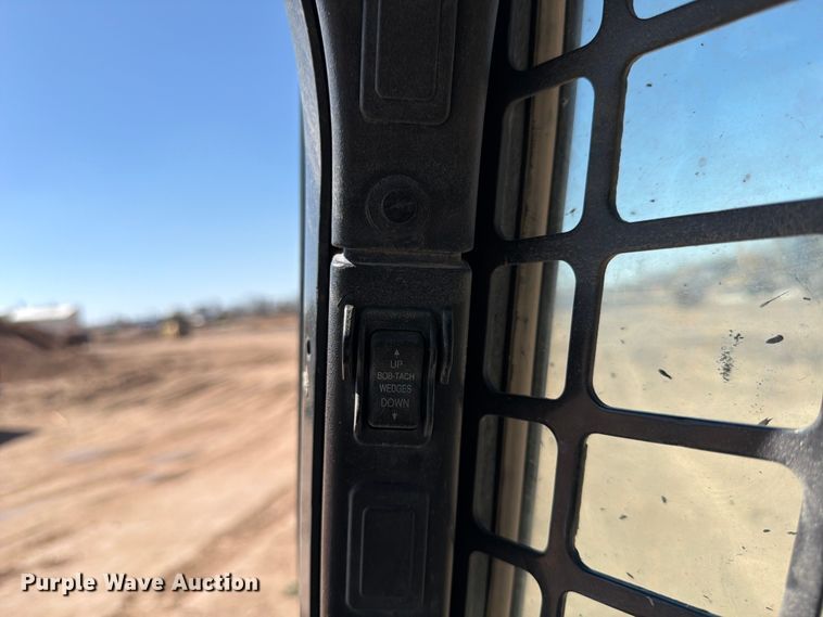 image for item ED5164 2019 Bobcat S590 skid steer loader