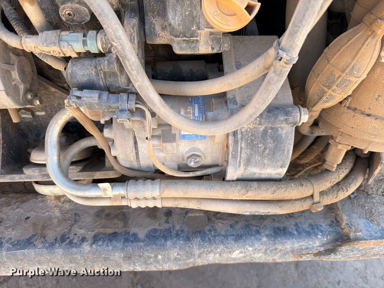 image for item ED5164 2019 Bobcat S590 skid steer loader