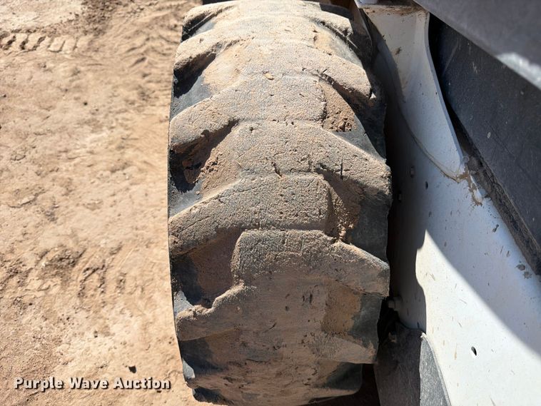 image for item ED5164 2019 Bobcat S590 skid steer loader