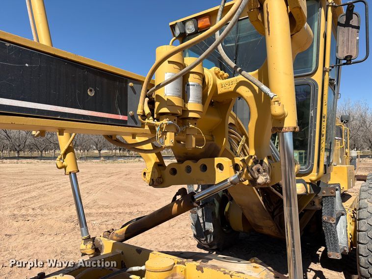 image for item ED5165 1999 Caterpillar 160H motor grader