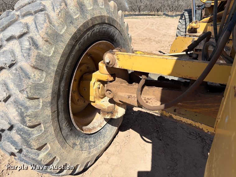 image for item ED5165 1999 Caterpillar 160H motor grader