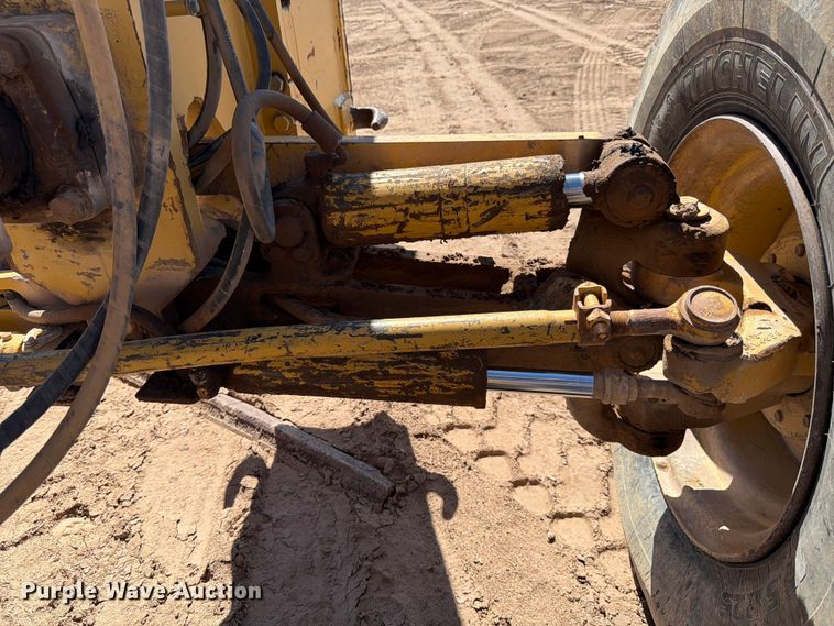 image for item ED5165 1999 Caterpillar 160H motor grader