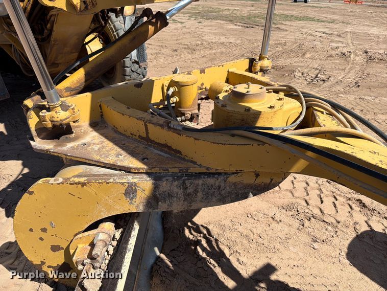 image for item ED5165 1999 Caterpillar 160H motor grader