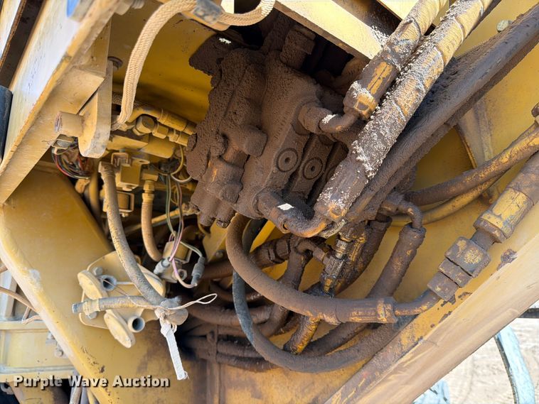 image for item ED5165 1999 Caterpillar 160H motor grader