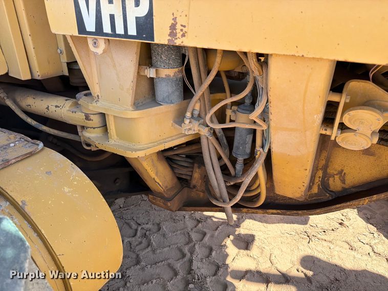 image for item ED5165 1999 Caterpillar 160H motor grader