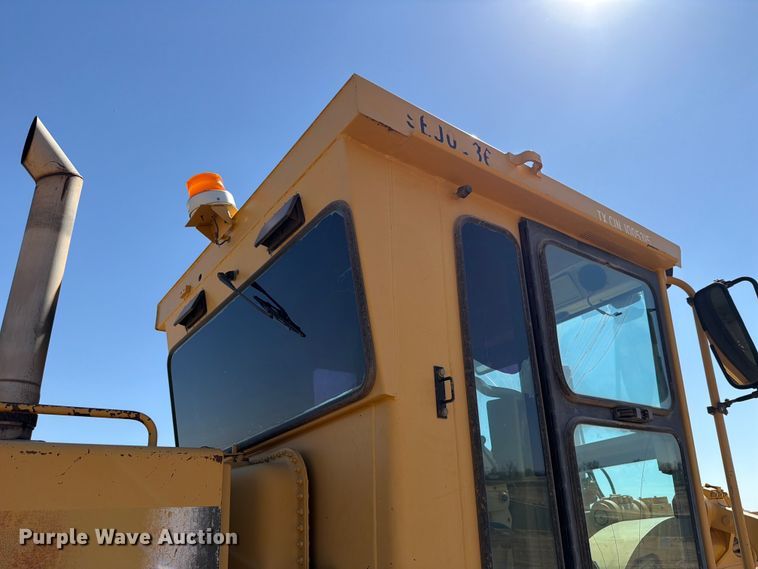 image for item ED5165 1999 Caterpillar 160H motor grader