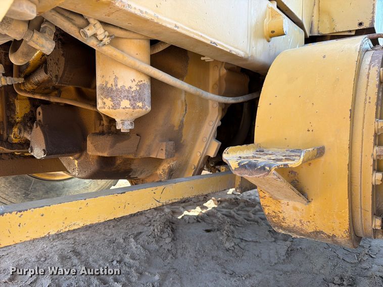 image for item ED5165 1999 Caterpillar 160H motor grader