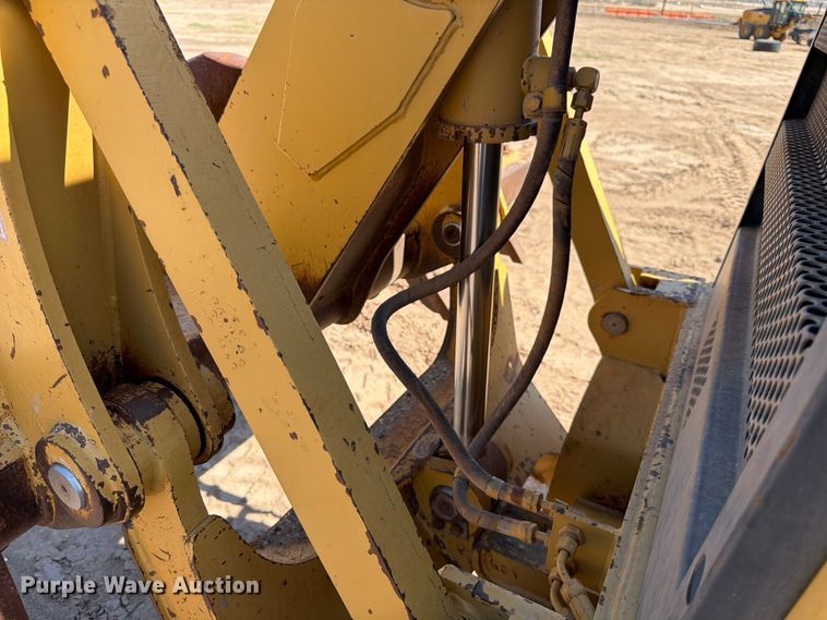 image for item ED5165 1999 Caterpillar 160H motor grader