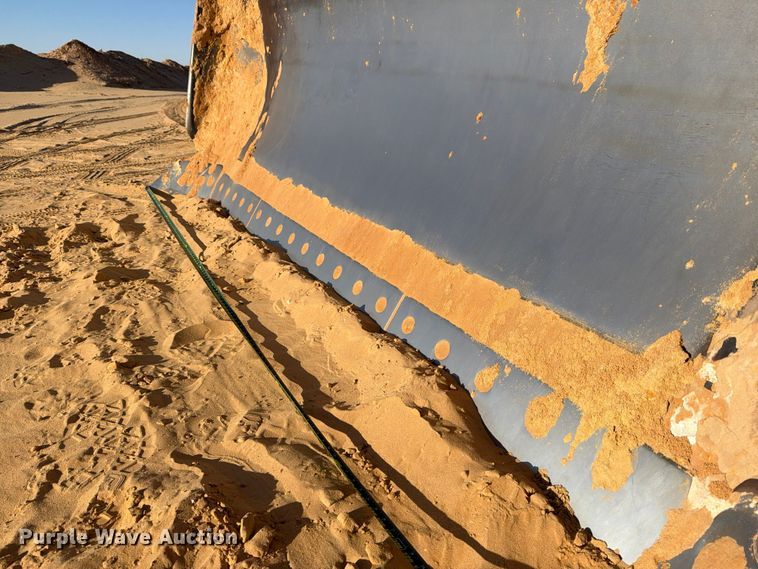 image for item ED5166 2017 Caterpillar D8T dozer