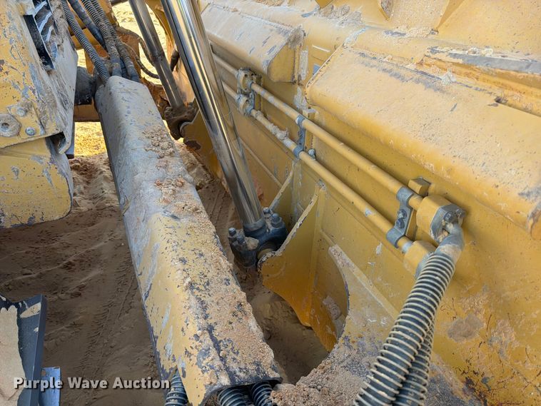 image for item ED5166 2017 Caterpillar D8T dozer