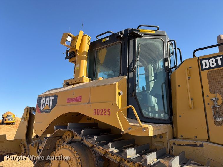 image for item ED5166 2017 Caterpillar D8T dozer