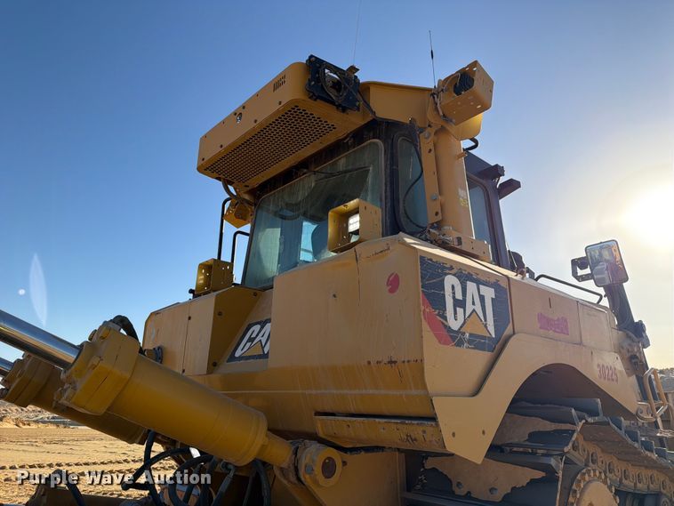 image for item ED5166 2017 Caterpillar D8T dozer