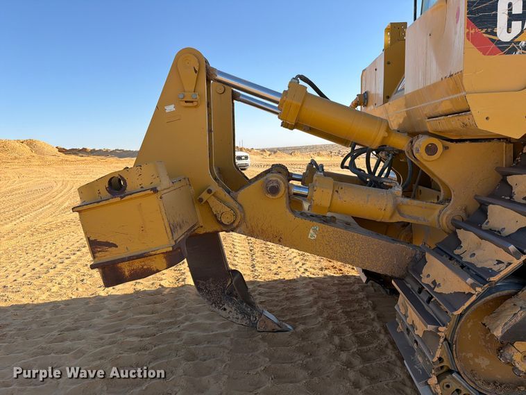 image for item ED5166 2017 Caterpillar D8T dozer