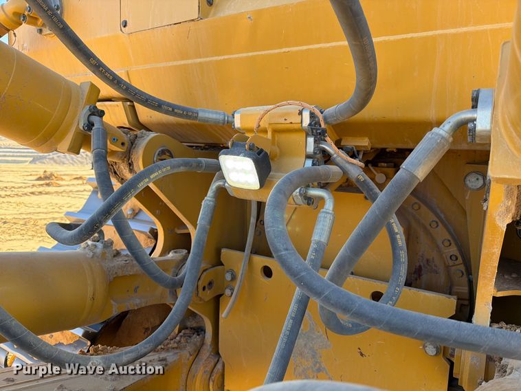 image for item ED5166 2017 Caterpillar D8T dozer