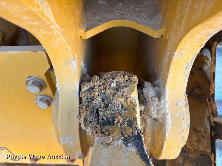 image for item ED5166 2017 Caterpillar D8T dozer